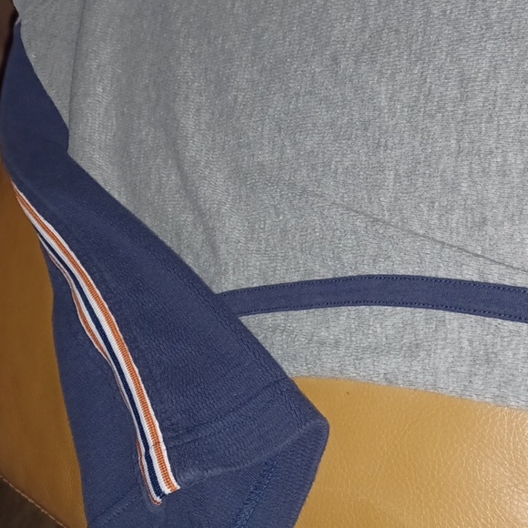 💙🌺 Gray And Blue Shirt - Picture 6 of 9